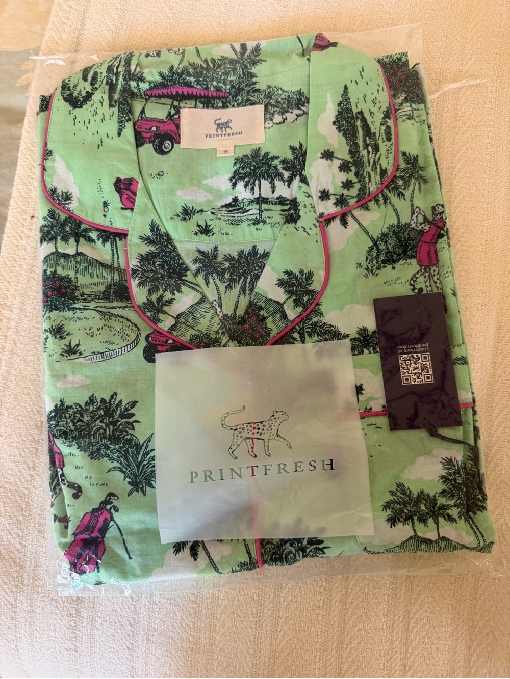 Printfresh Women’s Mint Green Golf Toile Pajama Set with Pink Trim. NWT
